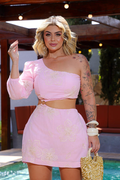 Macaquinho Plus Size Rosa Laise Bordado ( pré venda previsão de envios dia 22/09)- Cód.0432
