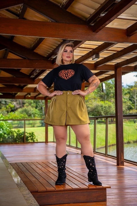T-Shirt Plus Size em Malha Preta com Estampa em Coração - Cód. 0227