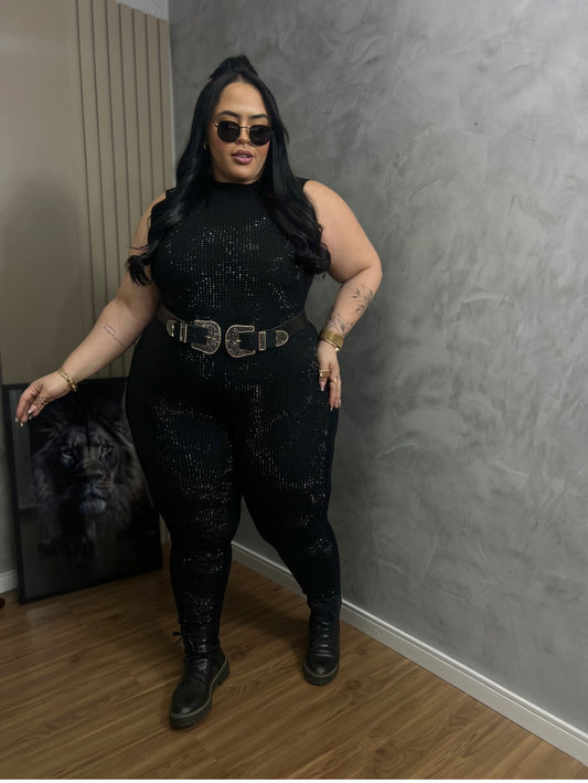 Macacão Plus Size em Malha Com Aplicação Preto (Não acompanha o cinto) - Cód. 0164