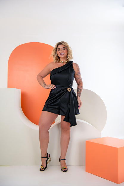 Macaquinho Plus Size Alfaiataria Acetinada Preto - Cód.0447