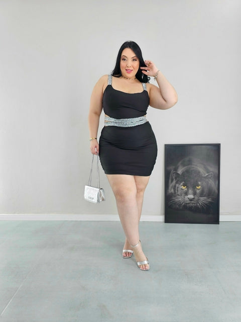 Vestido Plus Size Curto Preto com Detalhes em Prata na Cintura e Alças - Cód. 0270