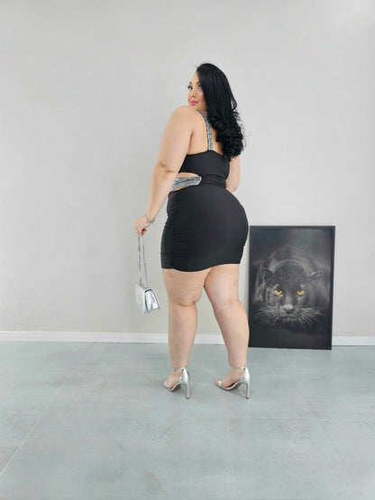Vestido Plus Size Curto Preto com Detalhes em Prata na Cintura e Alças - Cód. 0270