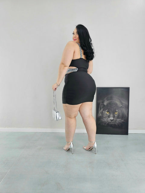 Vestido Plus Size Curto Preto com Detalhes em Prata na Cintura e Alças - Cód. 0270